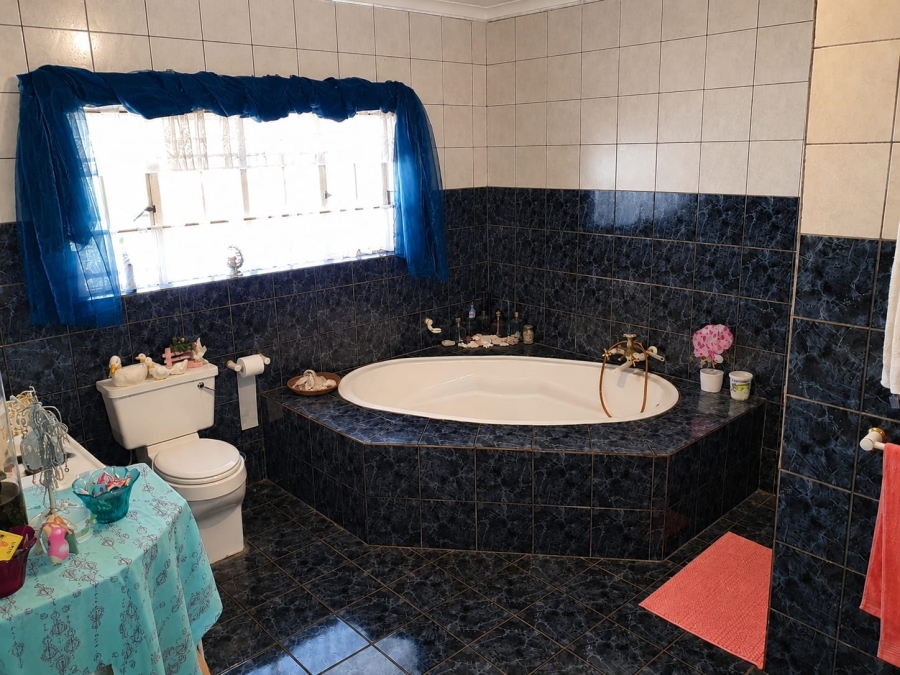 5 Bedroom Property for Sale in Cashan North West